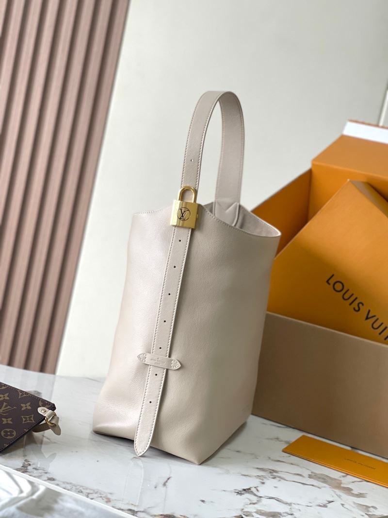 Louis Vuitton Hobo Bags
